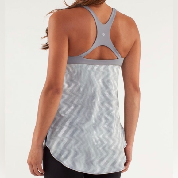Lululemon Venus Tank Blazer Fossil / Fossil Material: Luxtreme, Swift size:6 - Picture 3 of 13